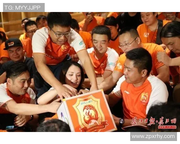 球迷福音:亲手送出足球球星签名的难忘经历与珍贵收藏 球迷福音:亲手送出足球球星签名的难忘经历与珍贵收藏